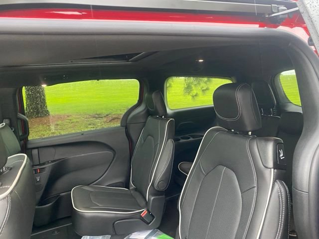 New 2027 Chrysler Pacifica Limited w/ S Appearance Package FWD image 19