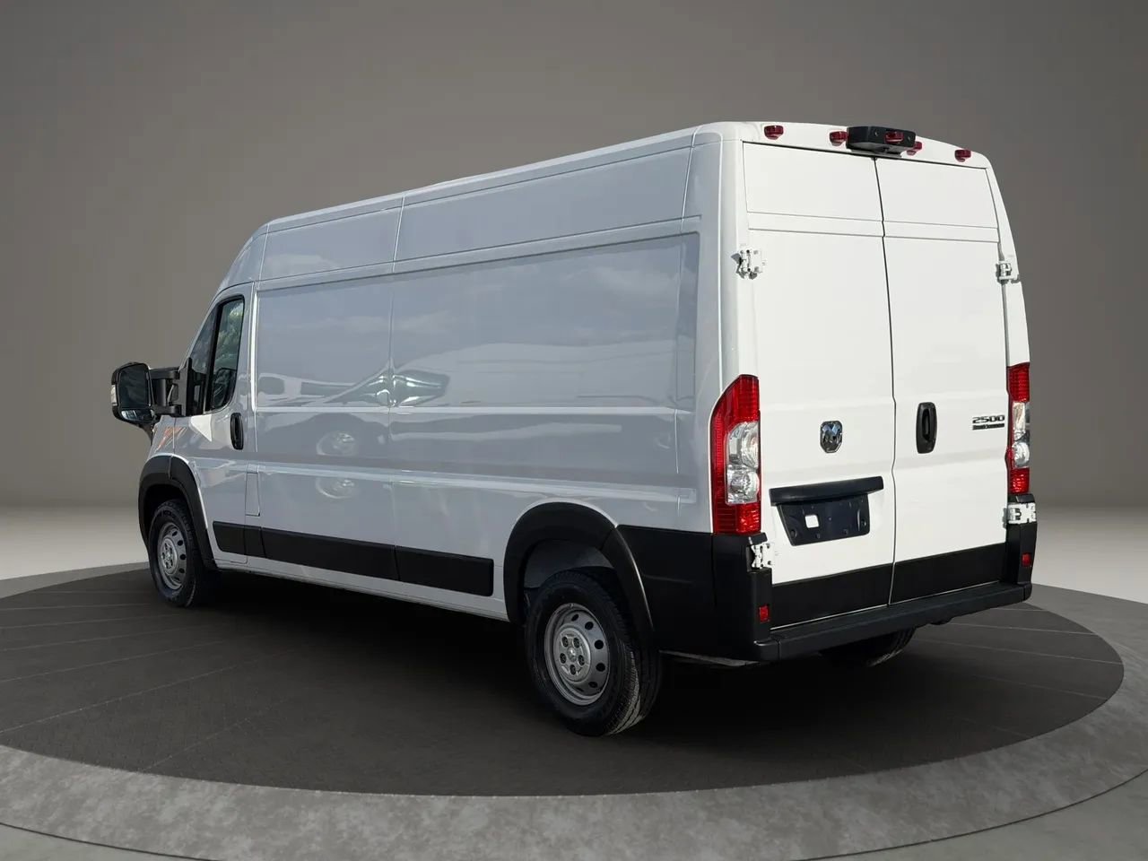 Used 2023 RAM ProMaster 2500 FWD image 4