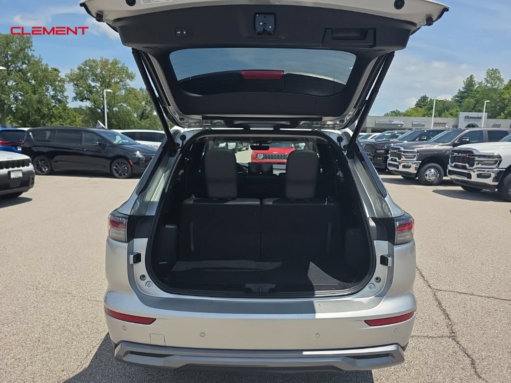 Used 2025 Mitsubishi Outlander SE AWD/4WD image 24
