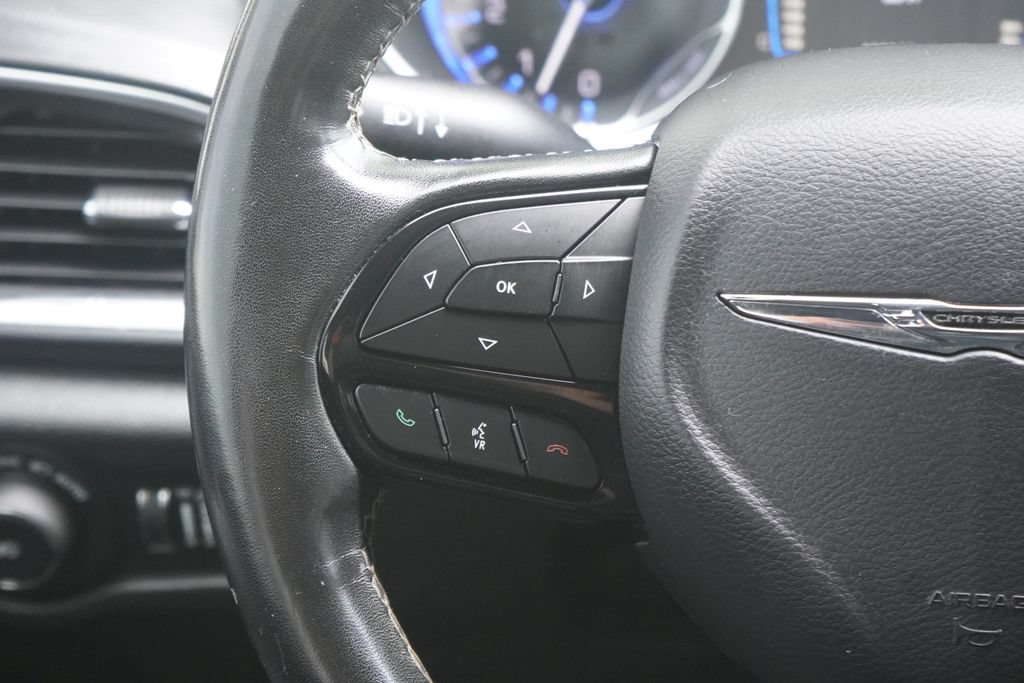 Used 2019 Chrysler Pacifica Touring-L w/ S Appearance Package FWD image 14