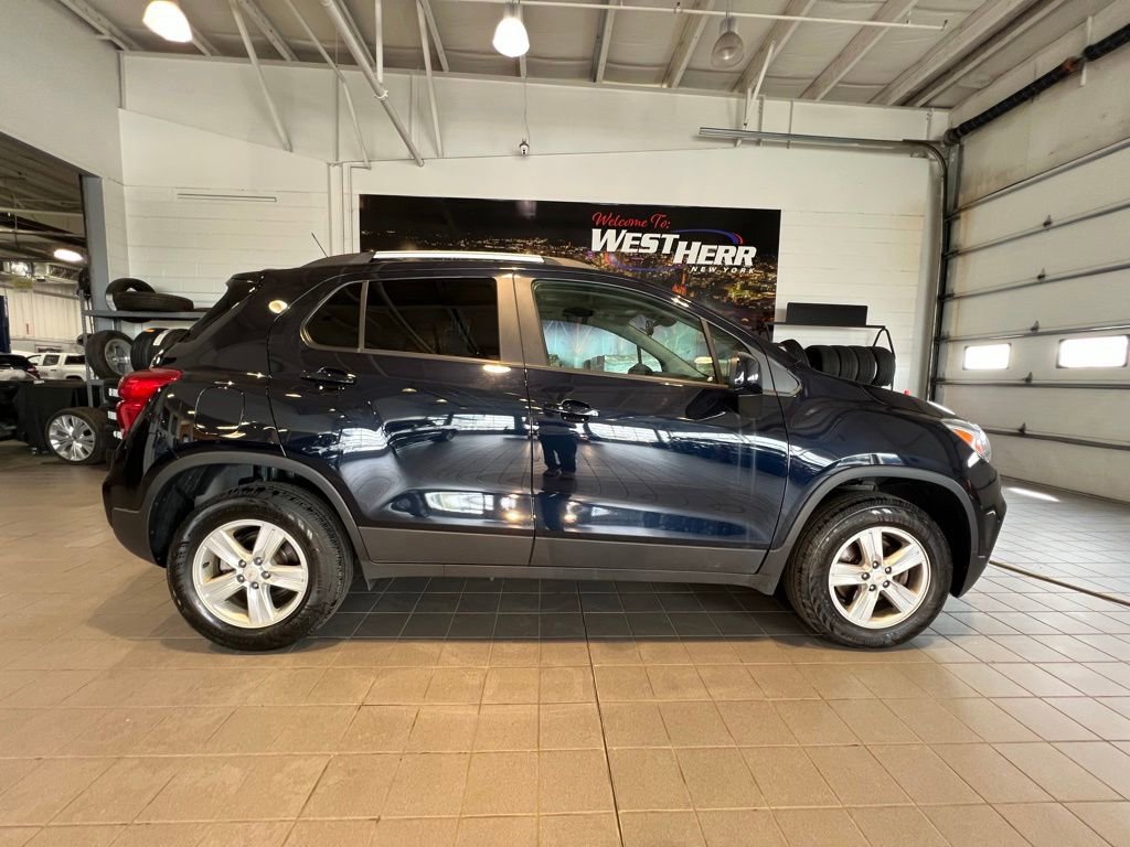 Used 2021 Chevrolet Trax LT w/ LT Convenience Package AWD/4WD image 10