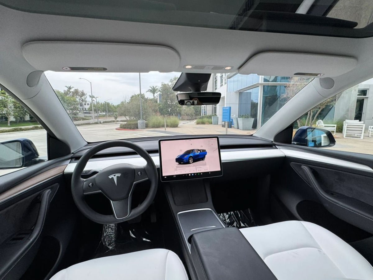 Used 2023 Tesla Model Y Long Range AWD/4WD image 18