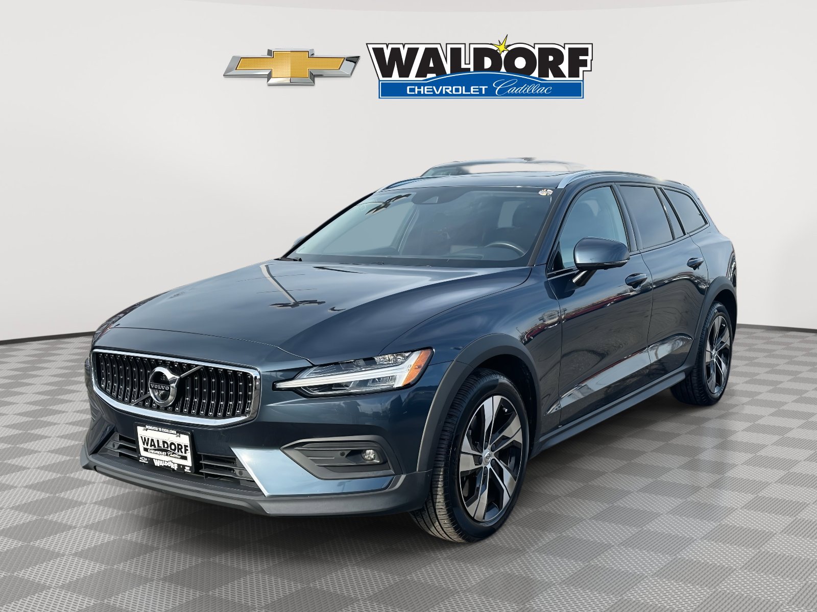 Used 2021 Volvo V60 T5 Cross Country w/ Advanced Package image 3