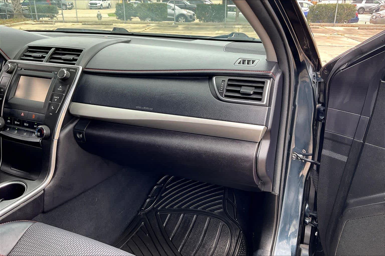 Used 2017 Toyota Camry LE FWD image 16