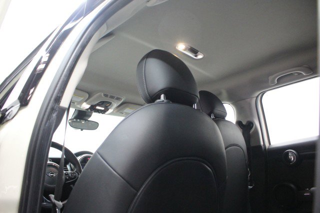 Used 2021 MINI Cooper 4-Door Hardtop w/ Storage Package image 27