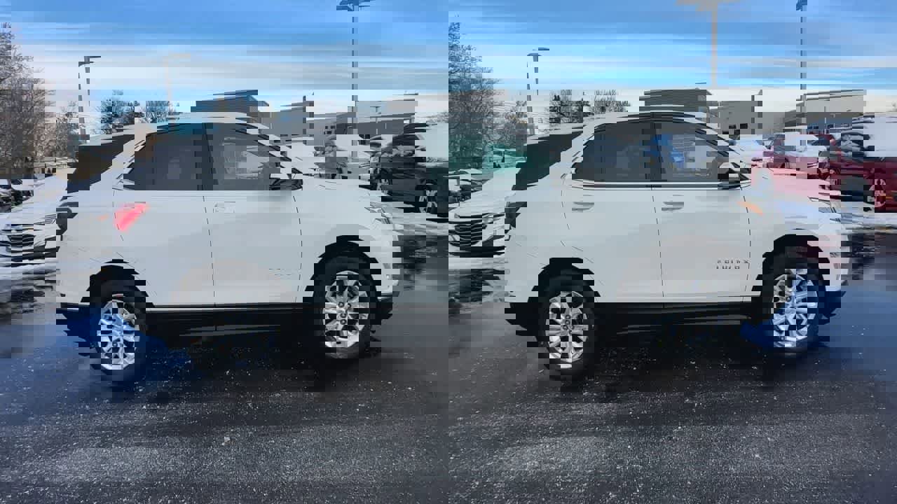 Used 2020 Chevrolet Equinox LT w/ Driver Convenience Package image 9