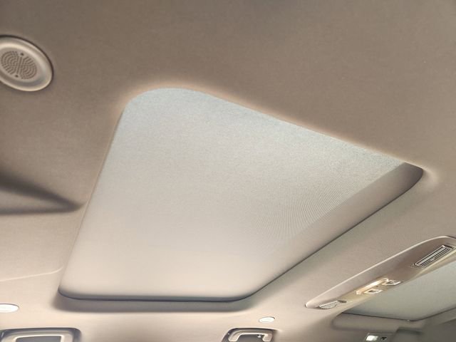New 2026 Land Rover Discovery Limited Edition image 17