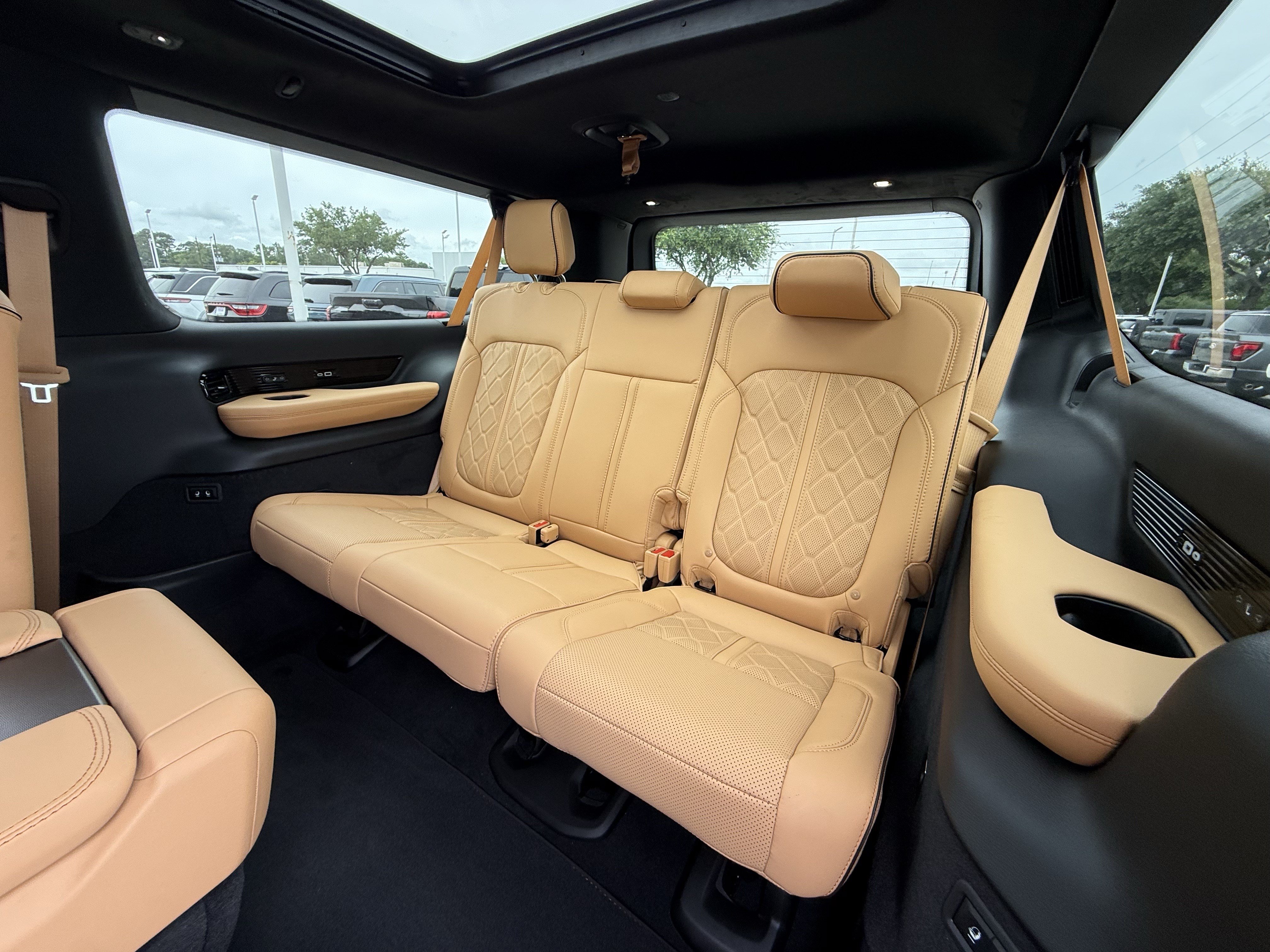New 2026 Jeep Grand Wagoneer L Summit AWD/4WD image 15