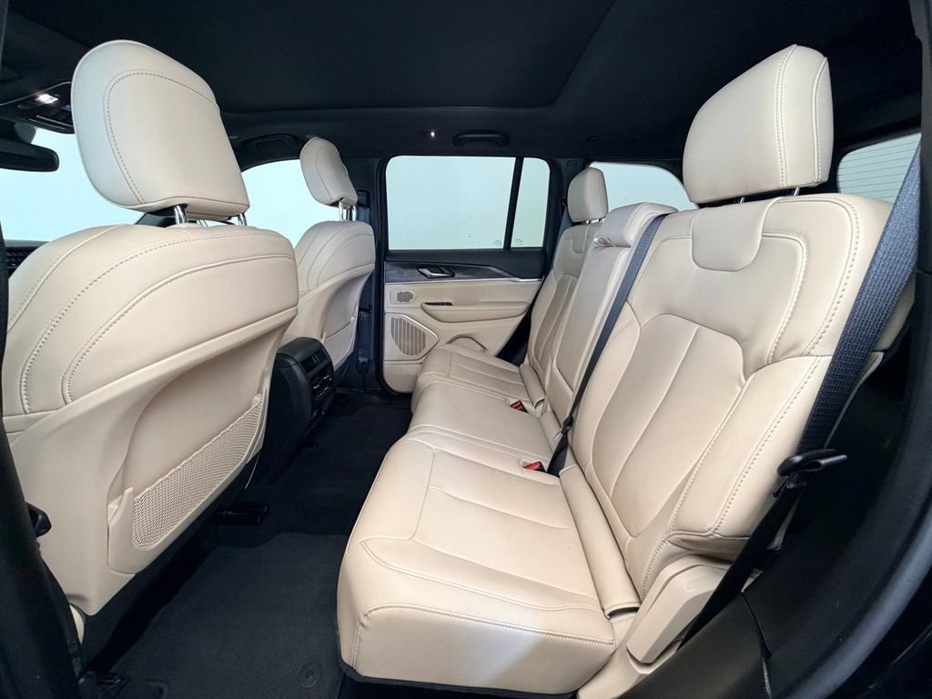 Used 2024 Jeep Grand Cherokee Limited w/ Black Appearance Package AWD/4WD image 4