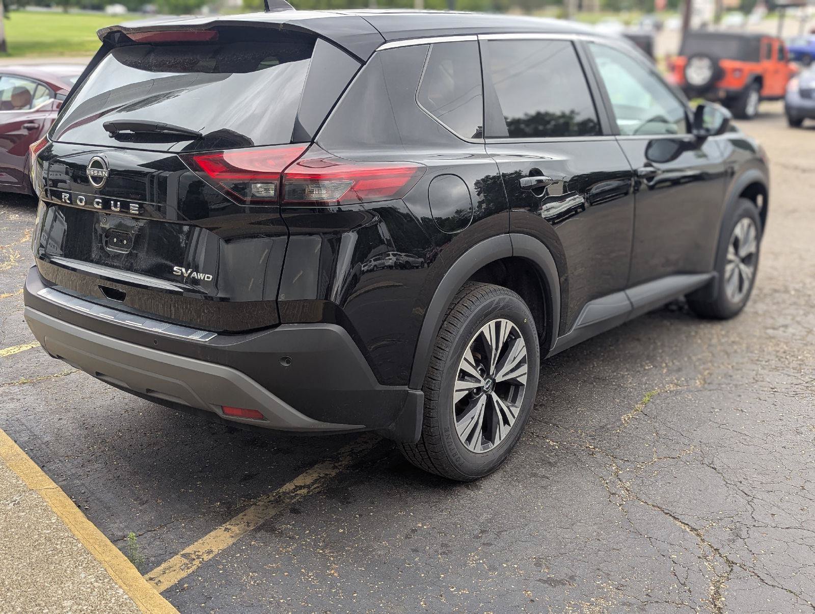 Used 2023 Nissan Rogue SV AWD/4WD image 7