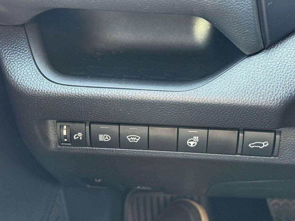 Used 2024 Toyota RAV4 SE w/ Convenience Package AWD/4WD image 21