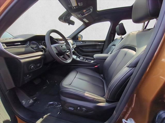 New 2026 Jeep Grand Cherokee Limited w/ Limited Altitude Package RWD video 4