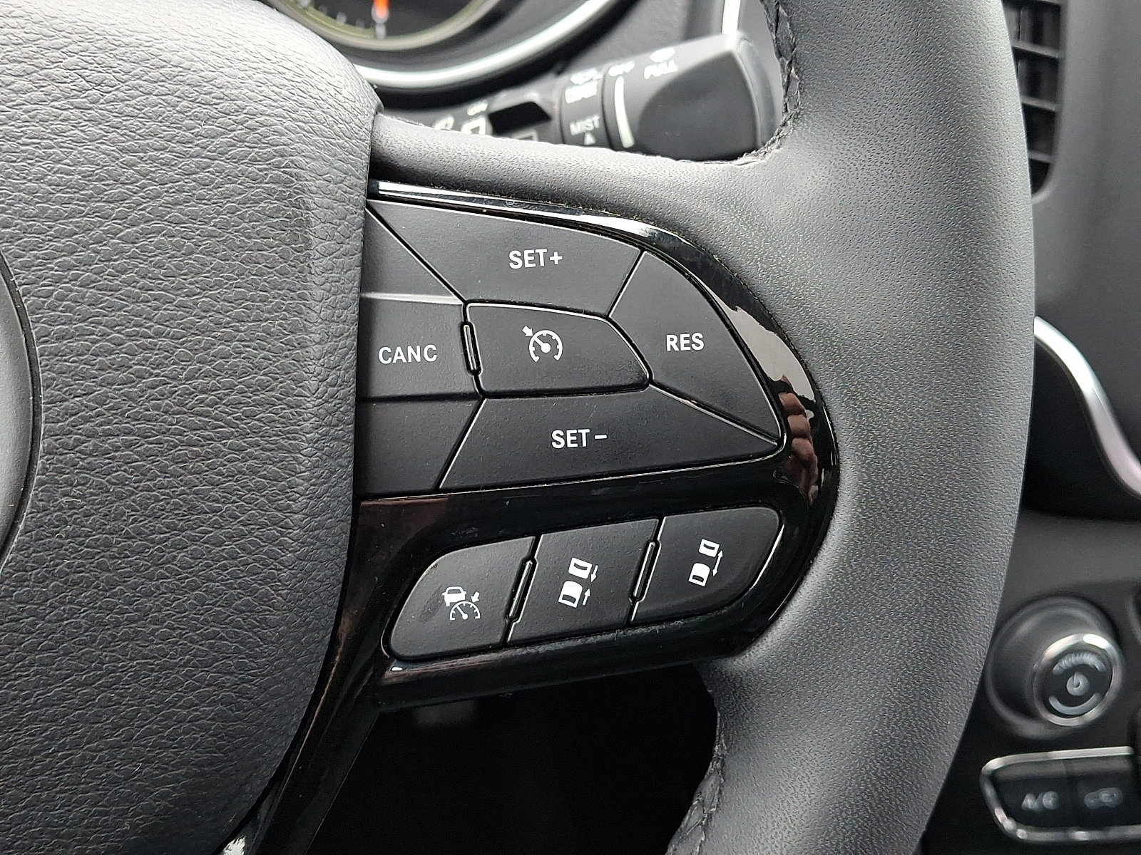 Used 2023 Jeep Cherokee Altitude Lux w/ Lux Elite Package image 28