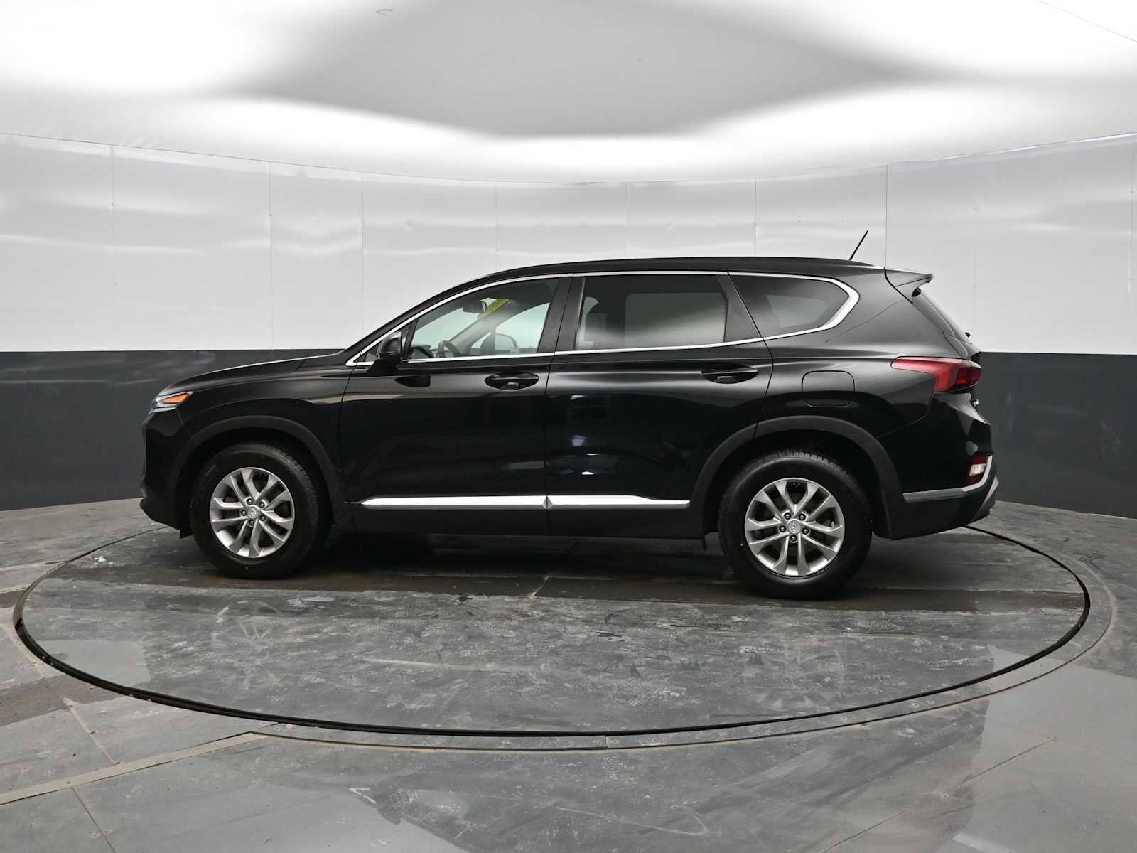 Used 2020 Hyundai Santa Fe SE image 5