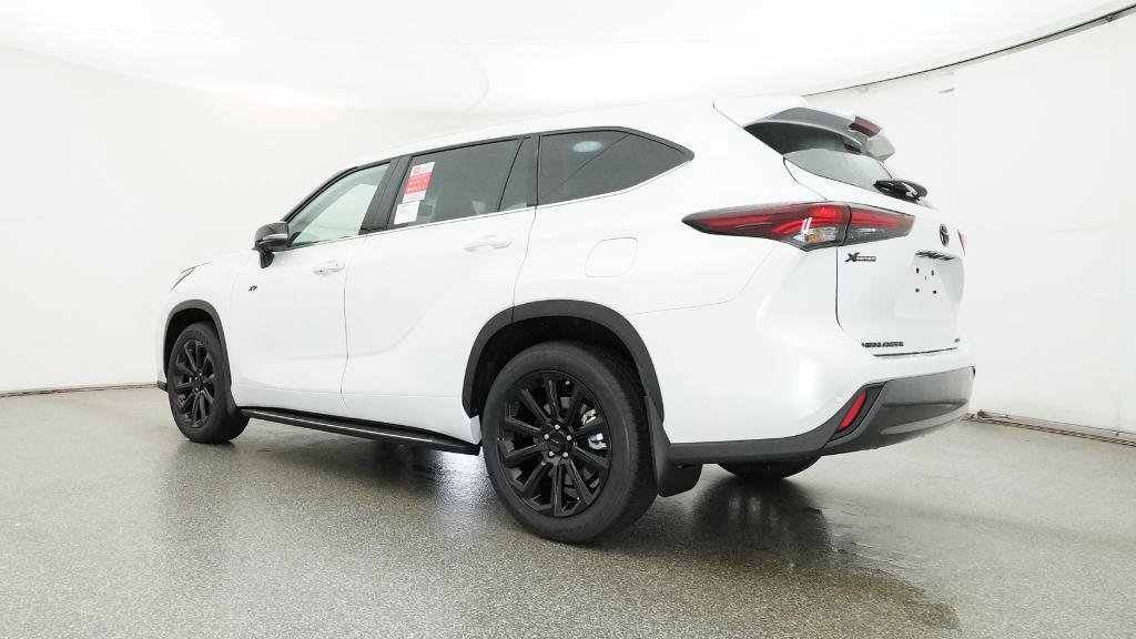 New 2025 Toyota Highlander Limited image 14