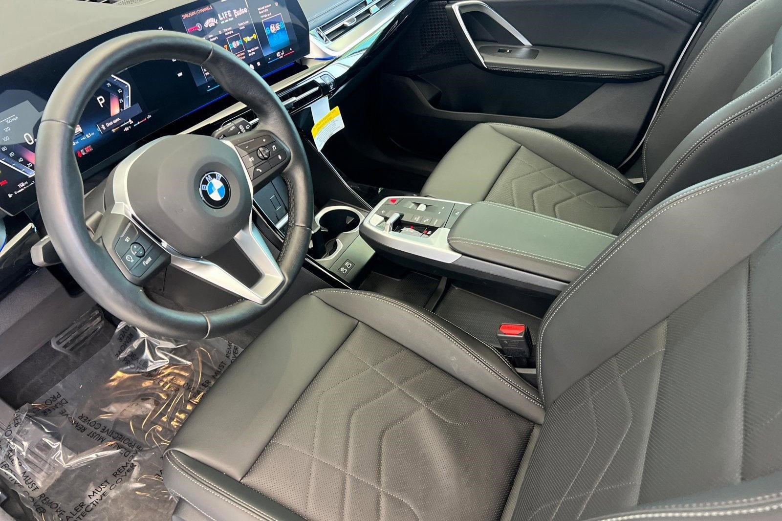 Used 2025 BMW X1 xDrive28i w/ Convenience Package AWD/4WD image 4