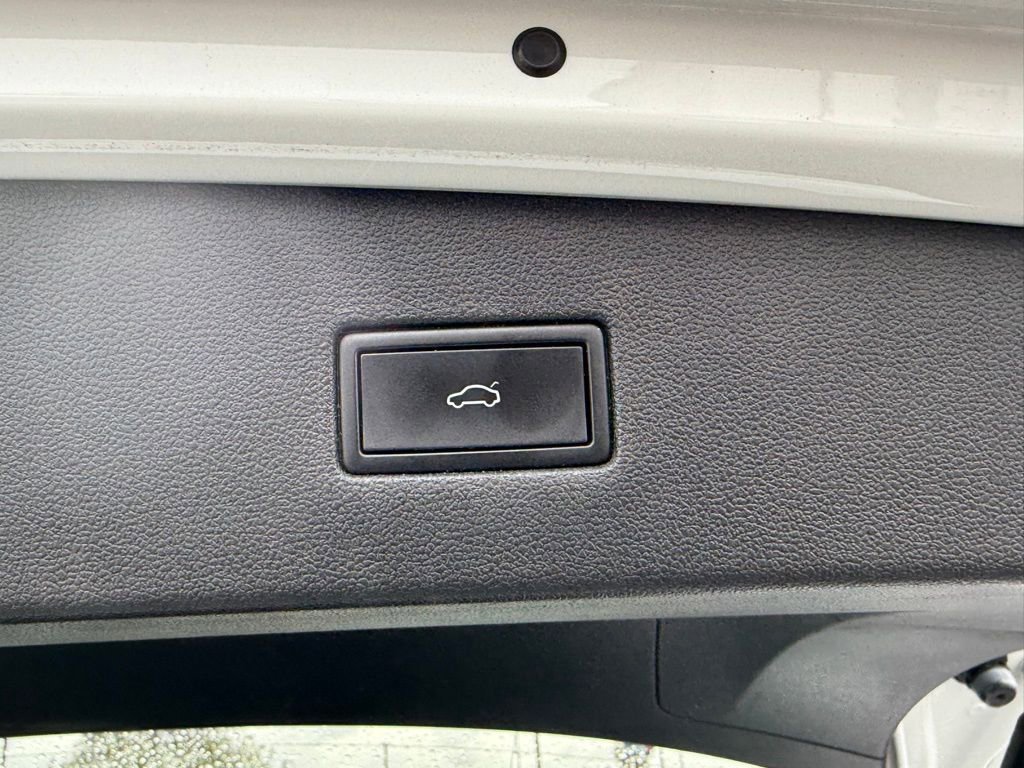 Used 2022 Volkswagen Tiguan SE FWD image 9