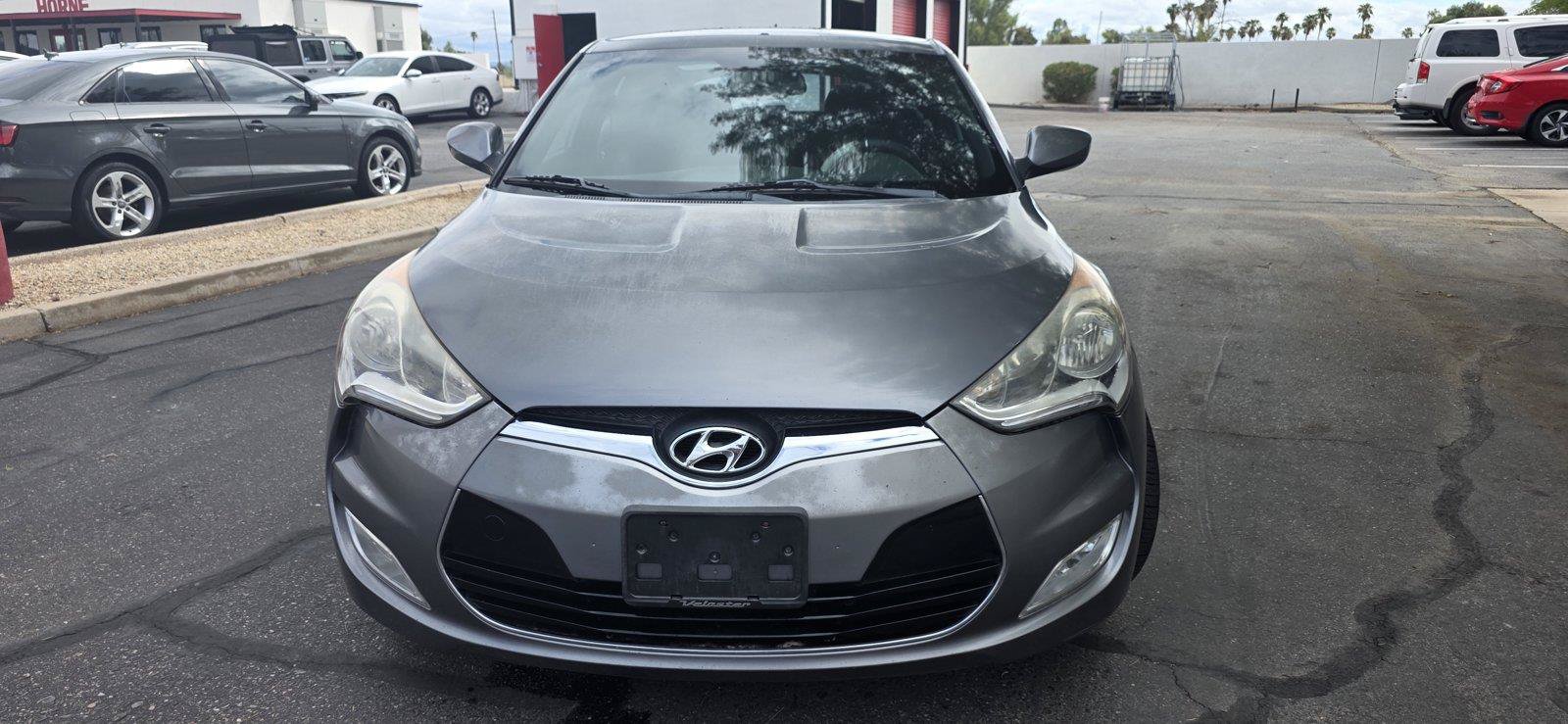 Used 2017 Hyundai Veloster Value Edition FWD image 2