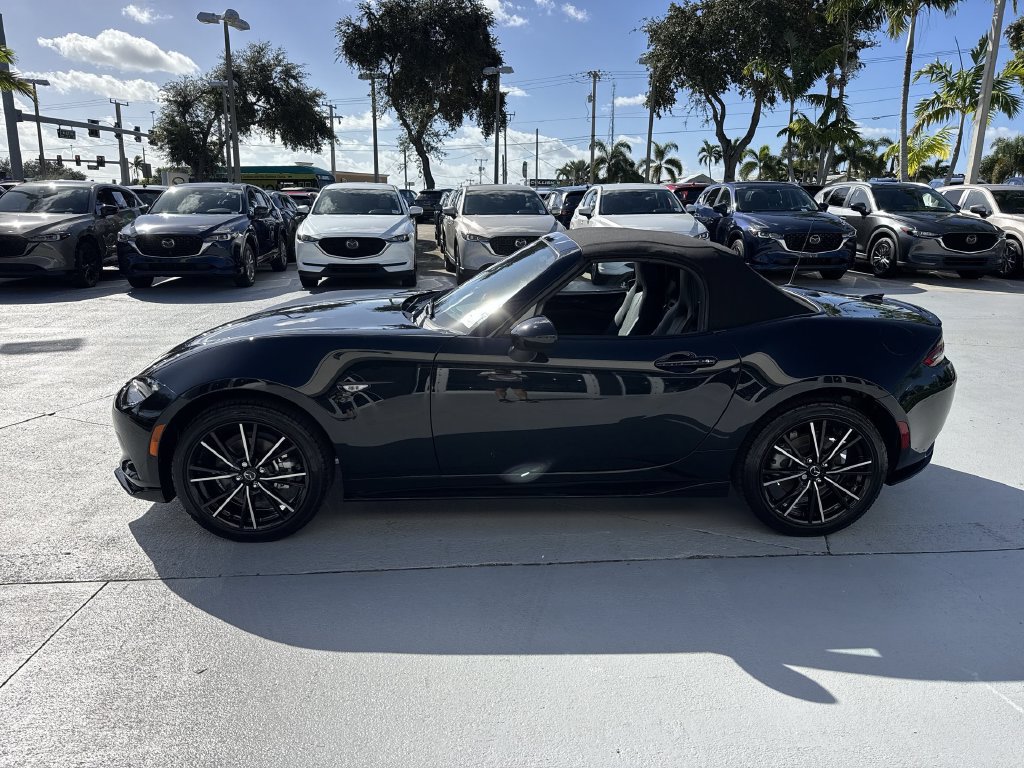 Used 2025 MAZDA MX-5 Miata Grand Touring w/ Appearance Package RWD image 11
