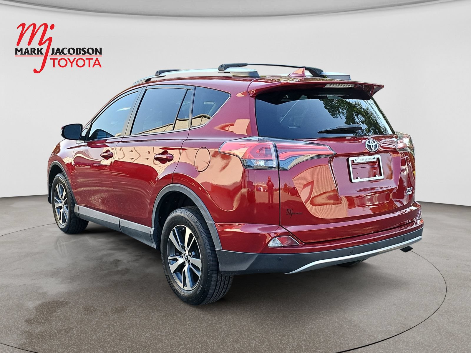 Used 2018 Toyota RAV4 XLE AWD/4WD image 13