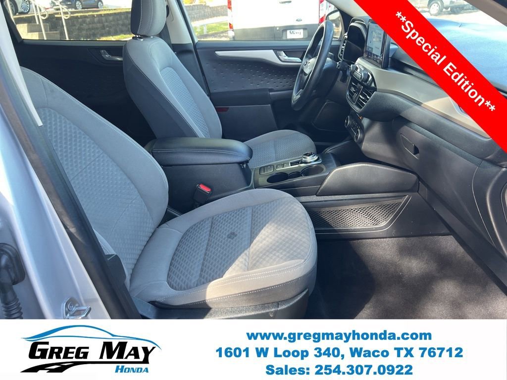 Used 2020 Ford Escape SE image 12