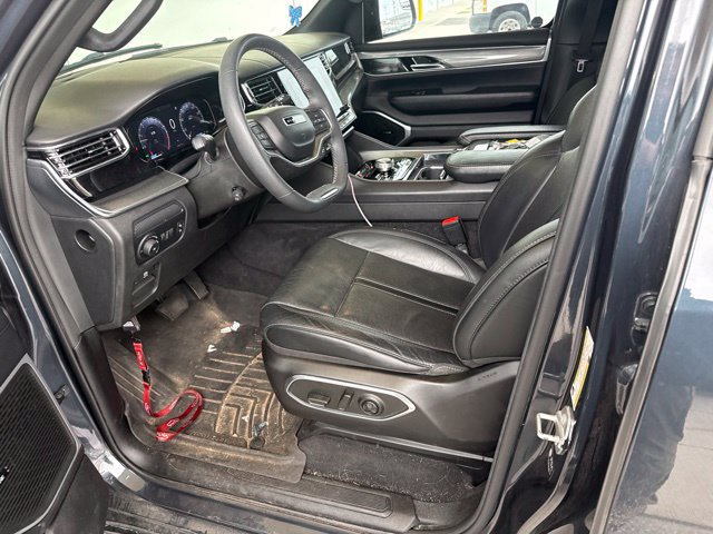 Used 2022 Jeep Wagoneer Series III AWD/4WD image 24