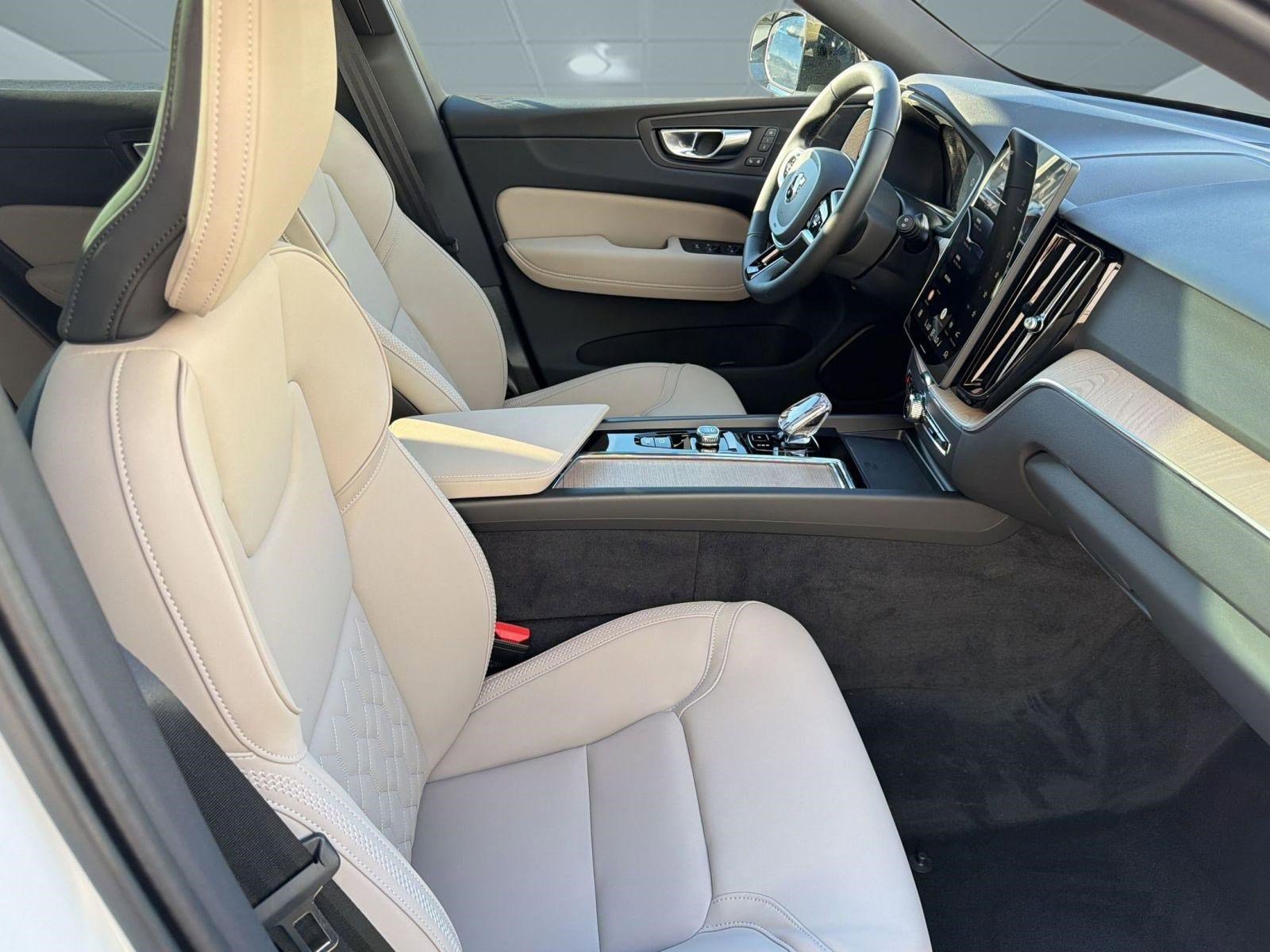 New 2026 Volvo XC60 T8 Core AWD/4WD image 30