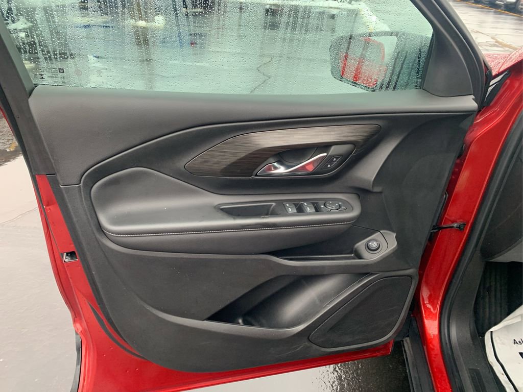 Used 2023 GMC Terrain SLE w/ Driver Convenience Package image 17