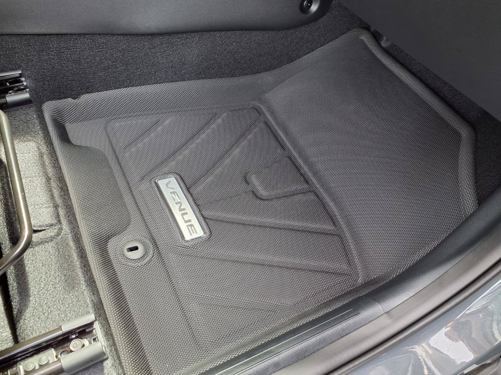 Used 2026 Hyundai Venue SEL FWD image 24