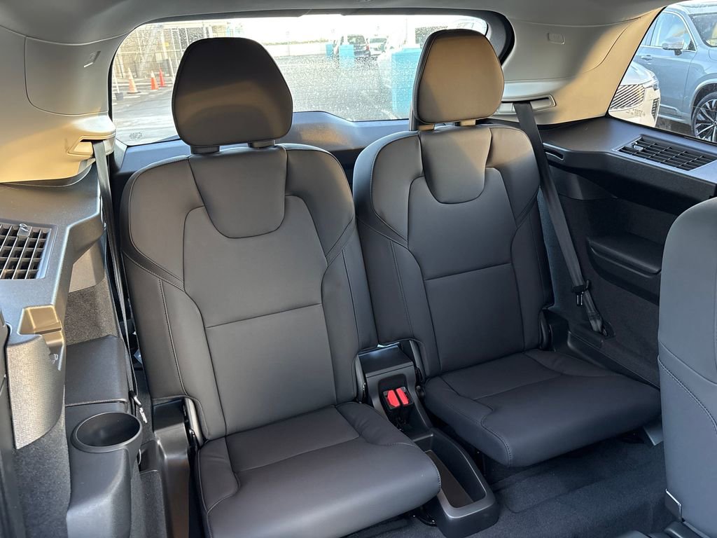 New 2026 Volvo XC90 T8 Core image 17