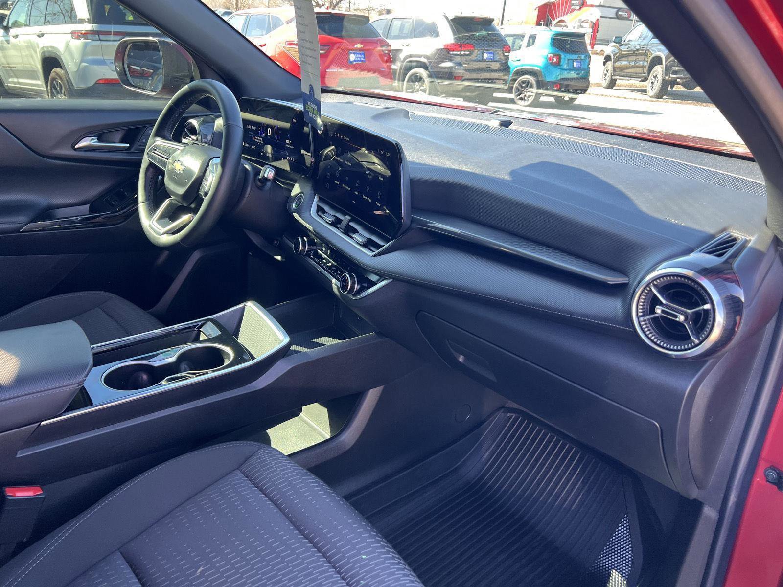 Used 2025 Chevrolet Equinox LT image 25