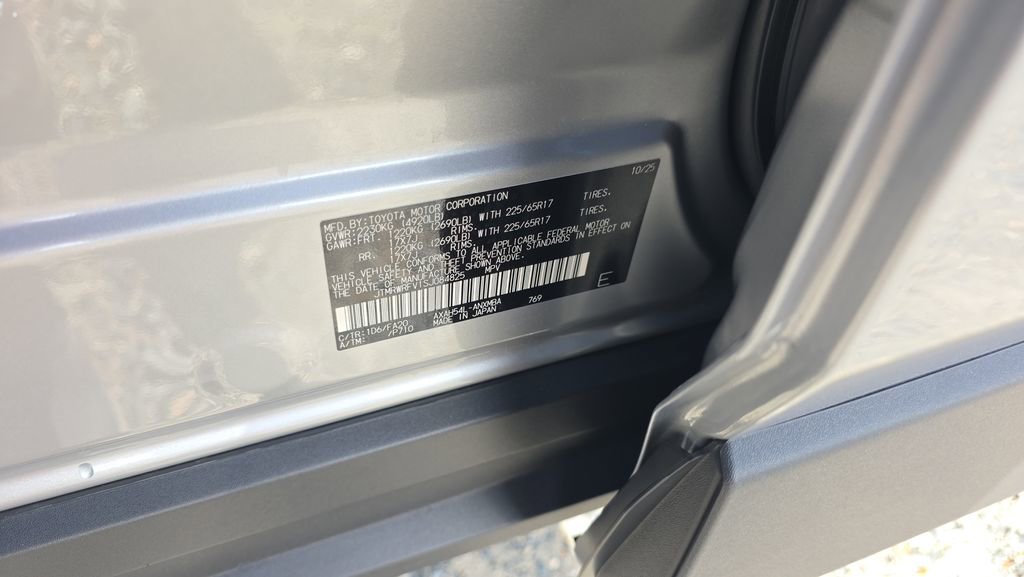 Used 2025 Toyota RAV4 XLE image 29