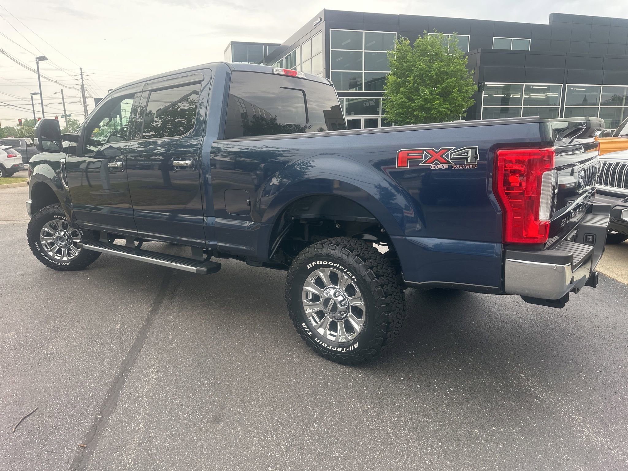 Used 2019 Ford F250 XLT w/ XLT Premium Package AWD/4WD image 2