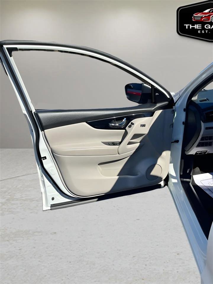 Used 2022 Nissan Rogue Sport SL w/ Premium Package image 31