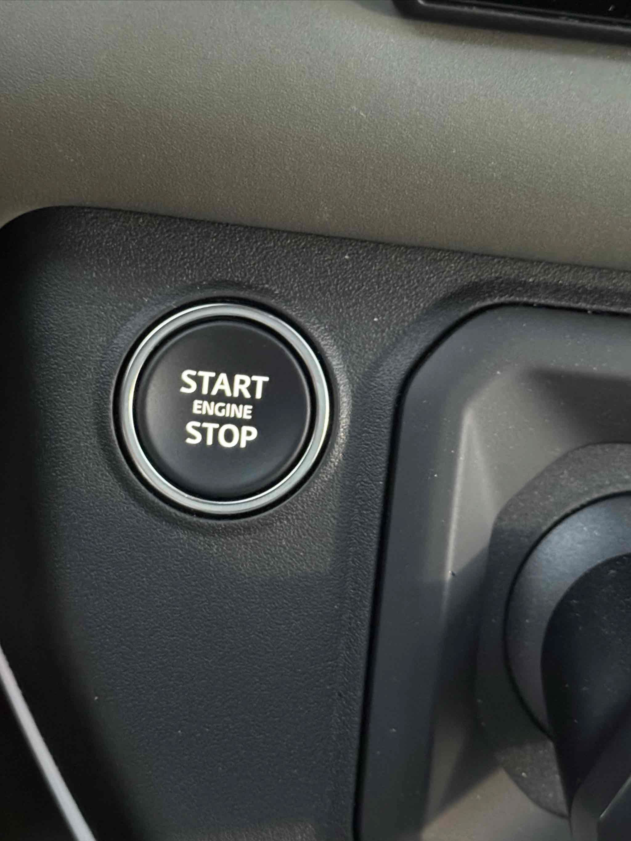 Used 2025 Land Rover Defender 110 X-Dynamic SE AWD/4WD image 17
