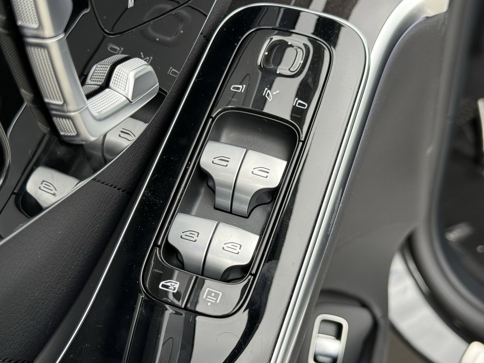 New 2026 Mercedes-Benz S 580 4MATIC Sedan image 17