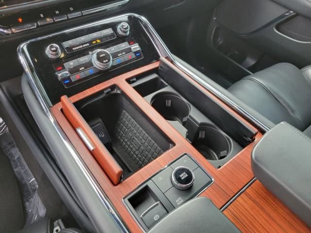 Used 2024 Lincoln Navigator Premiere image 37