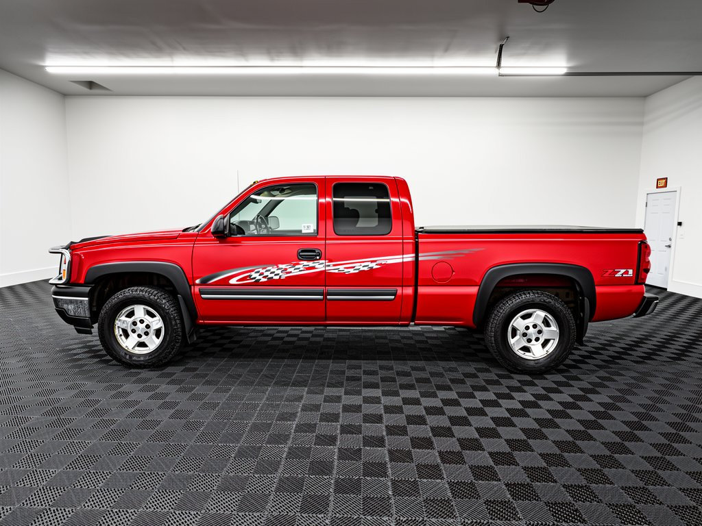 Used 2005 Chevrolet Silverado 1500 LS w/ Light Duty Power Package AWD/4WD image 2