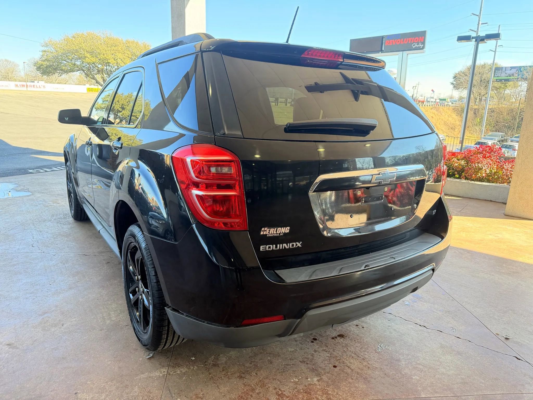 Used 2017 Chevrolet Equinox LT image 4