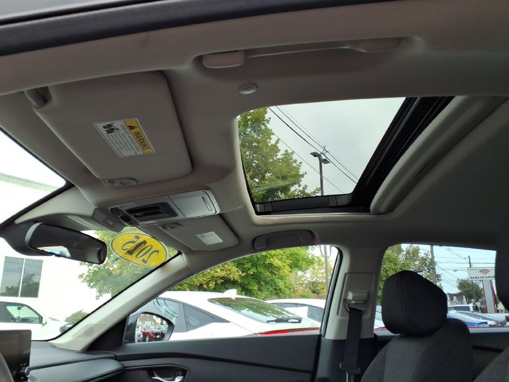 Certified 2025 Honda Accord SE image 11