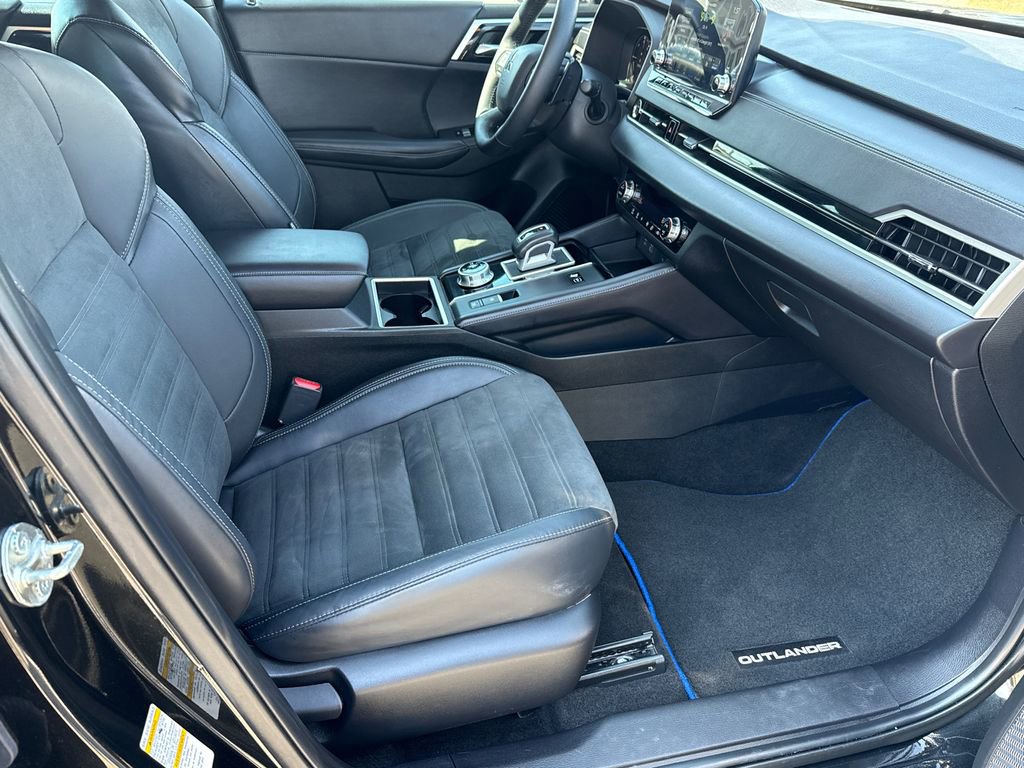 Used 2023 Mitsubishi Outlander SE image 13