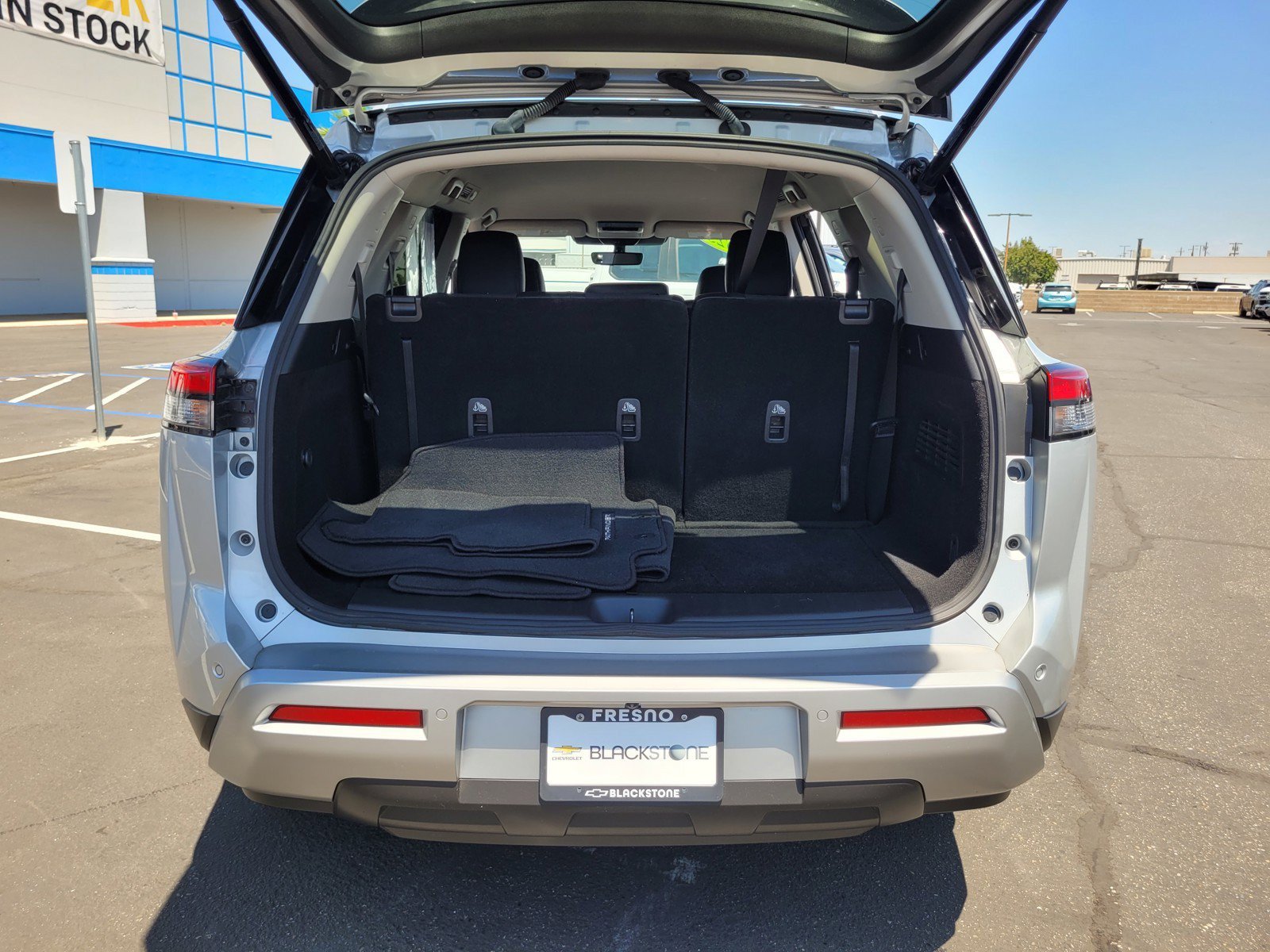 Used 2025 Nissan Pathfinder SL AWD/4WD image 28