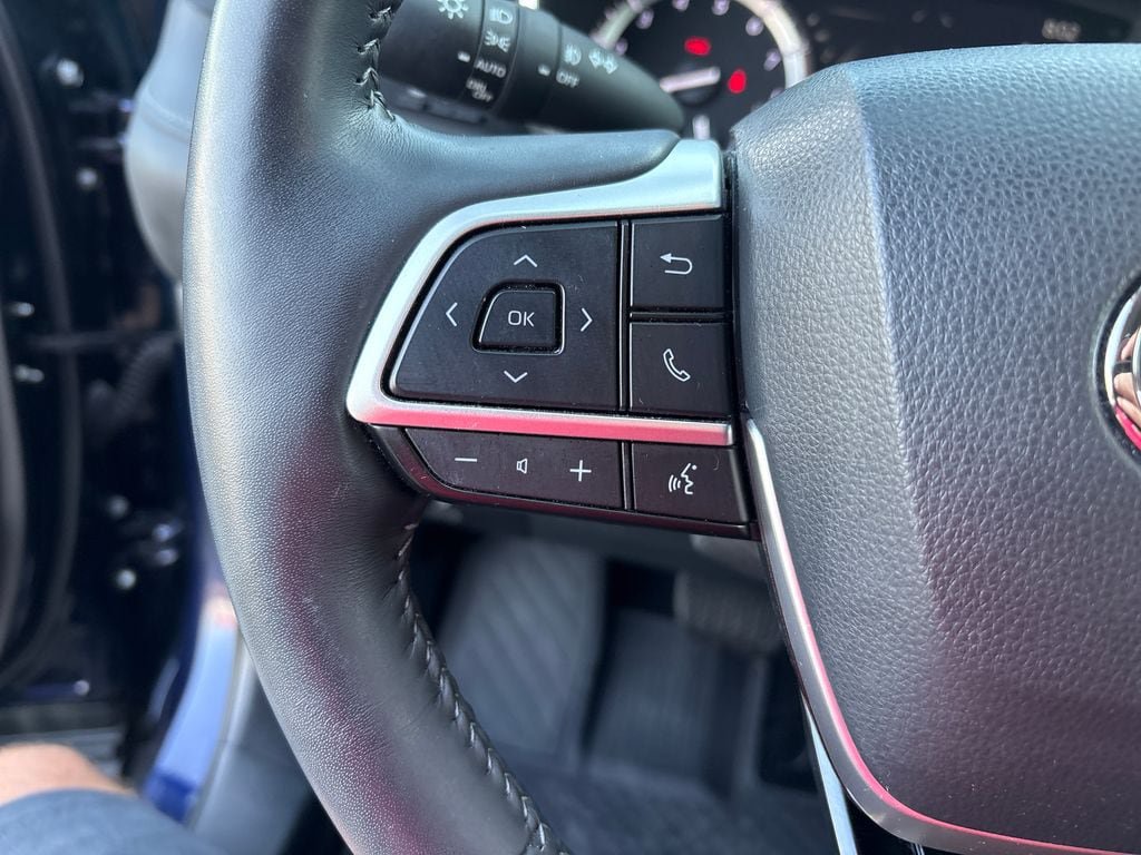 Used 2022 Toyota Highlander Limited AWD/4WD image 32