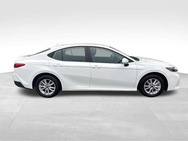 Used 2025 Toyota Camry LE AWD/4WD image 6