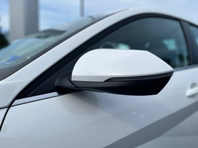 Used 2026 Hyundai Elantra Limited FWD image 2