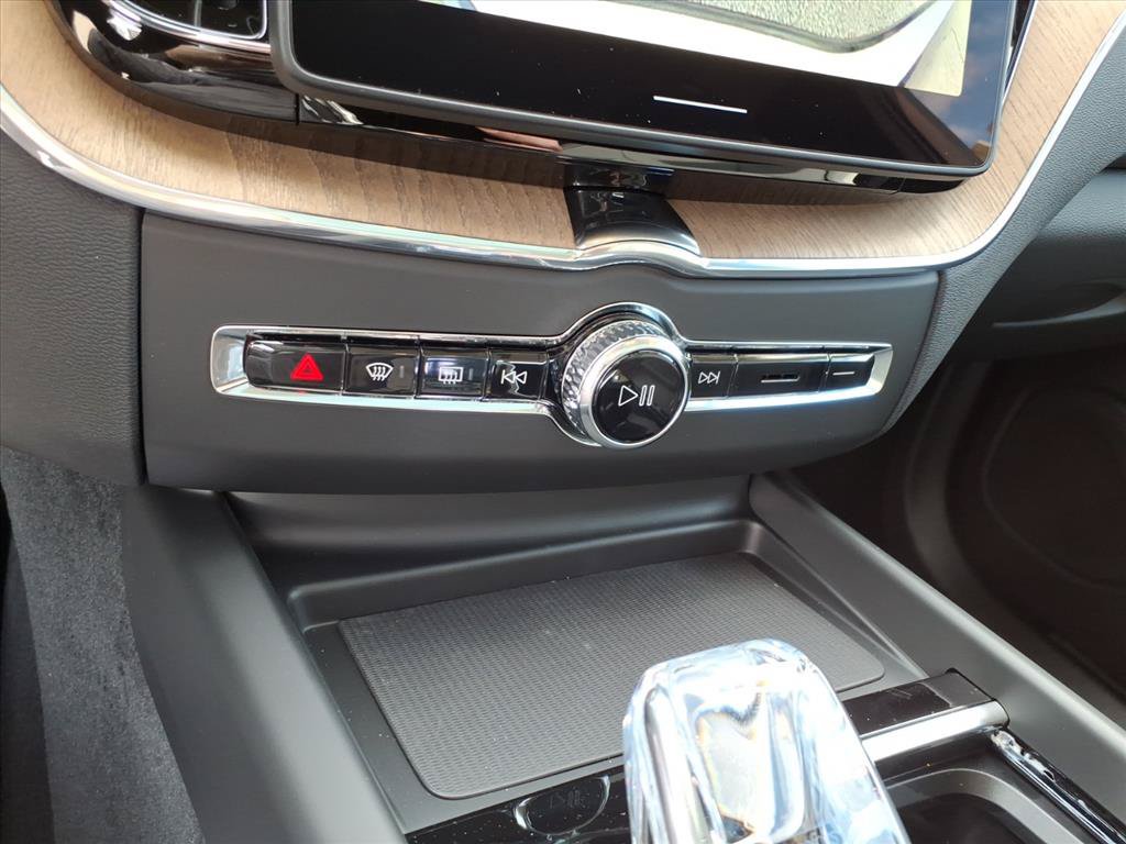 Certified 2026 Volvo XC60 B5 Plus w/ Climate Package AWD/4WD image 20