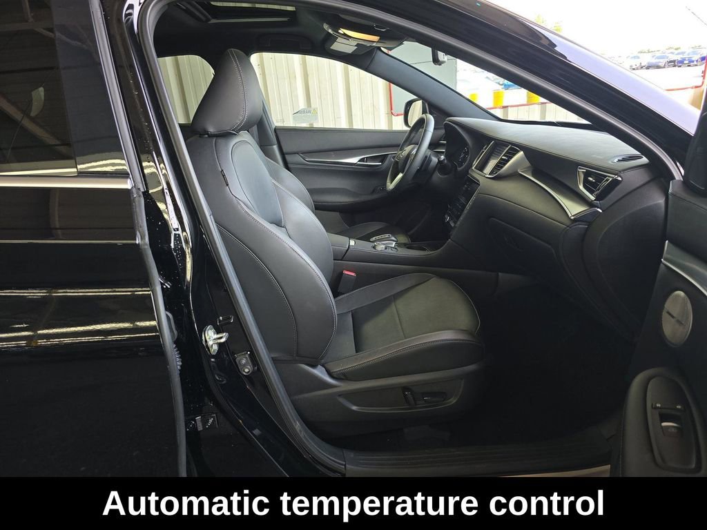 Used 2025 INFINITI QX55 Essential image 9
