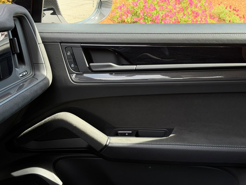 Used 2024 Porsche Cayenne Turbo GT AWD/4WD image 31