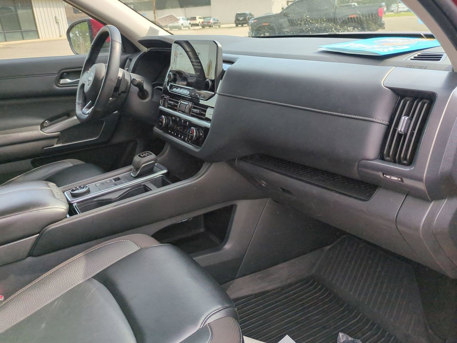 Used 2024 Nissan Pathfinder SL image 29