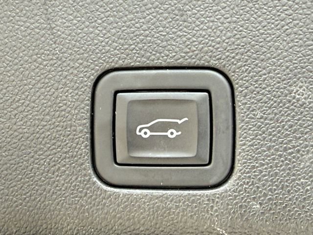 Used 2023 Chevrolet Suburban Premier image 30